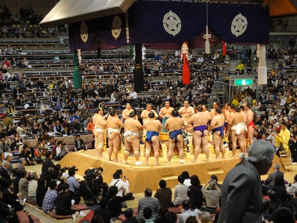 洗濯せずに汚れをぬぐって日陰干しする