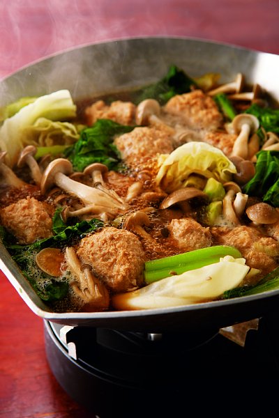 鶏団子が主役の「フンワリ鶏団子鍋」
