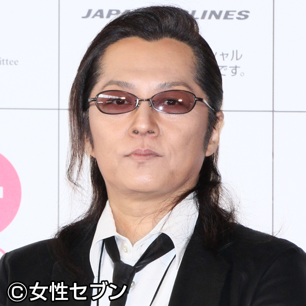 石井竜也 厳しい妻の管理すり抜けて地方と昼間に女性と密会 Newsポストセブン