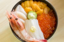 新幹線で注目の函館グルメ 豪華魚介が乗った「朝市丼」