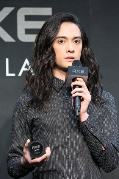 黒いコーデがよく似合う栗原類
