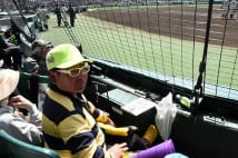 甲子園中継から消えたラガーさん「真正面より観やすい!」