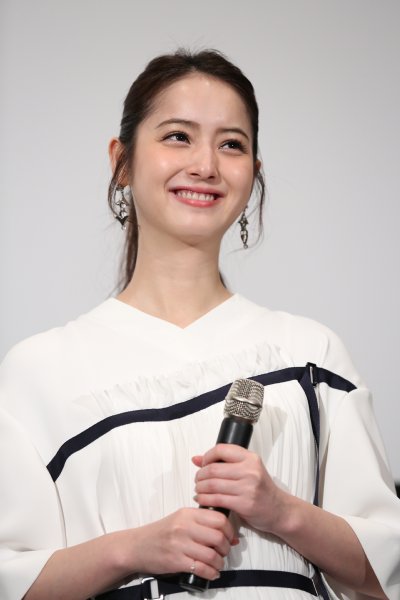 『星ガ丘ワンダーランド』で中村倫也の義理の姉を演じる佐々木希