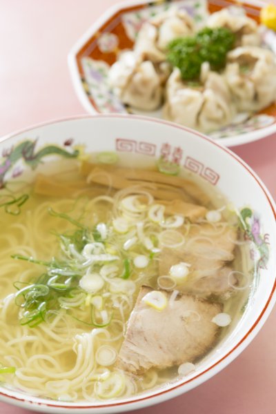コクとうま味を堪能できる函館の塩ラーメンとシューマイ