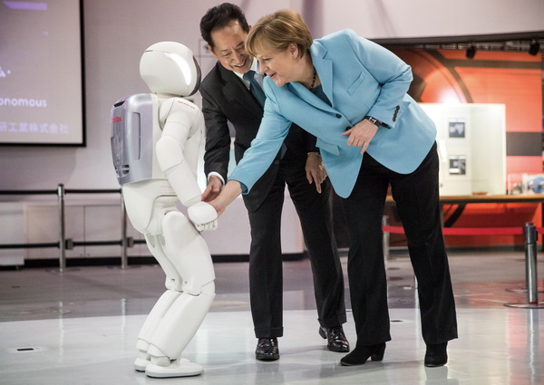 メルケル首相も驚いたホンダのASIMO　picture alliance/AFLO