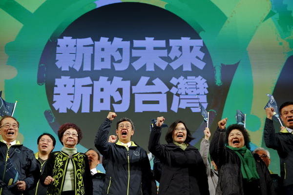 台湾新時代がやってくる（中央は蔡英文氏） Reuters/AFLO