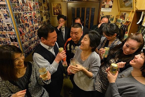 トビ職の親方やお祭り女子も集う店内はいつも賑やか