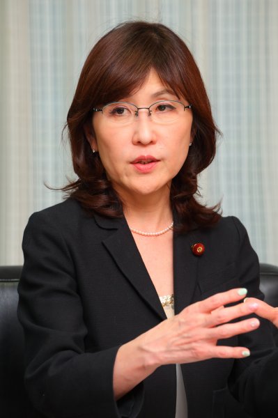 稲田朋美氏の政治資金疑惑をスクープ