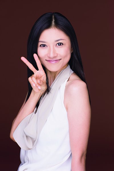 菊川怜がピース！