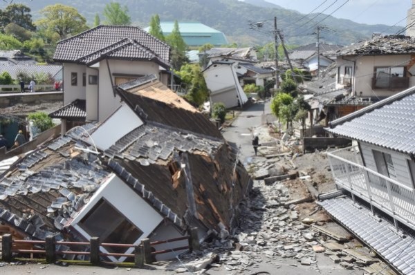 いくつもの家屋が全壊した益城町