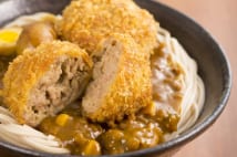 升毅が人生最後のときに食べたい「メンチかつカレーそば」