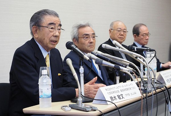 記者会見で電撃退任を発表した鈴木敏文会長