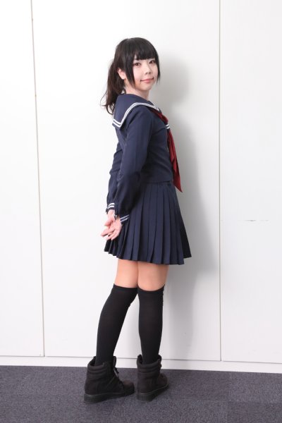 短歌を独学で学んだセーラー服の歌人・鳥居