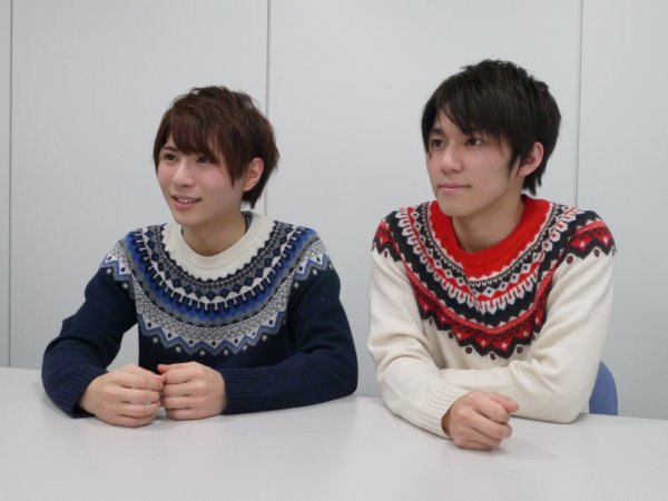 赤と青のイメージカラーは私服でも同じ