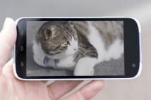 スマホの動画は「タテ」が主流か ヨコ持ちは減少の予測