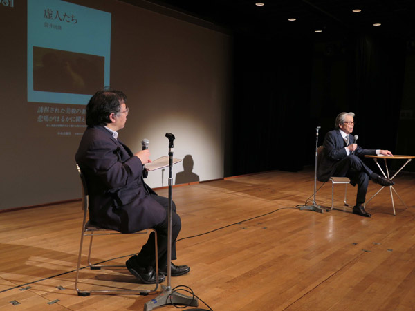 イベントでの筒井康隆氏と聞き手の日下三蔵氏（左）