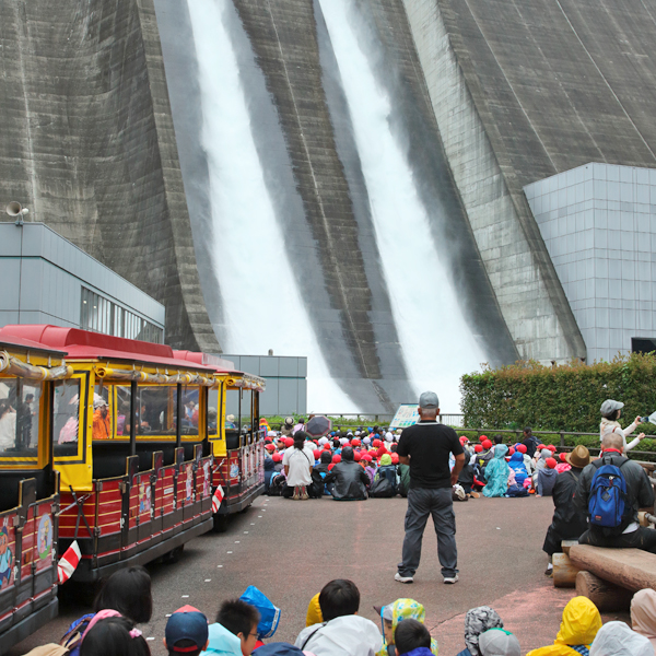 年間5万5000人が訪れる神奈川県の宮ヶ瀬ダム