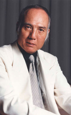元気な八名信夫（悪役商会HPより）