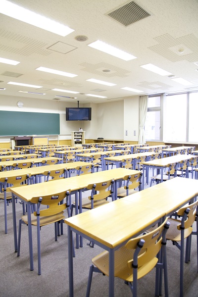 大学の授業をめぐって紛糾（写真：アフロ）
