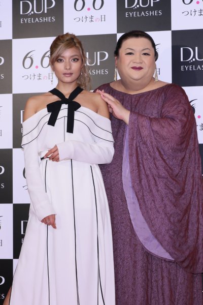 初代TSUKEMAクイーンのマツコと二代目のローラ