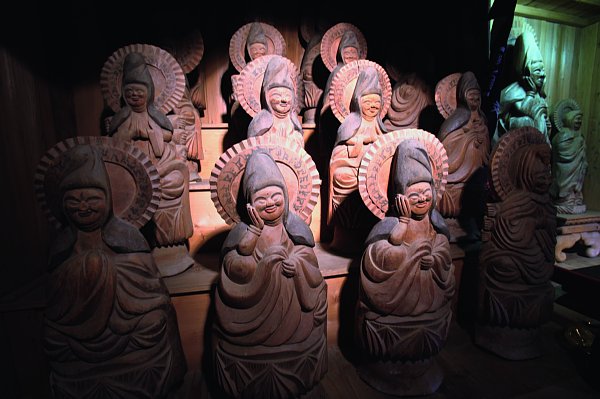 木喰上人作三十三観音像（三十三観音堂）