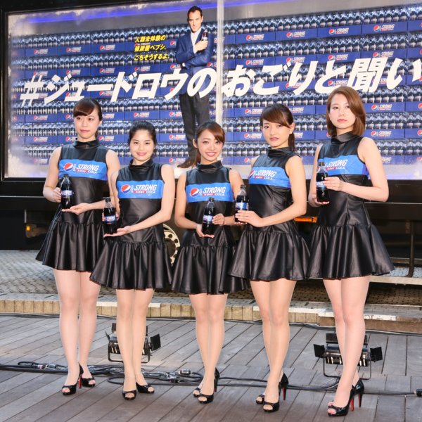 ジュード・ロウとのコラボによる特注大型トラックも登場