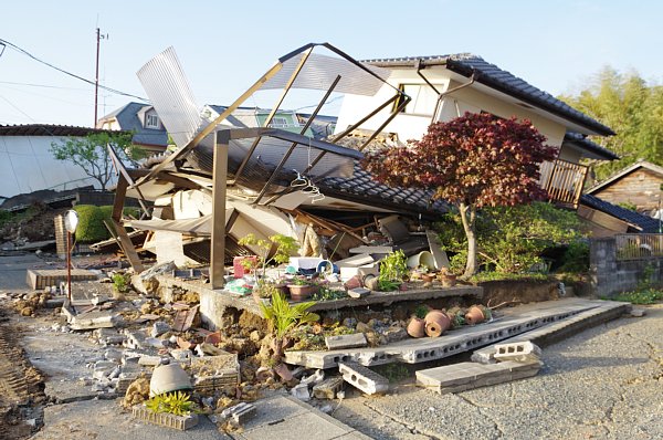 もしも電車内で大地震に遭ったら？