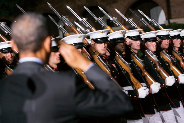 ワシントンの海兵隊司令部での式典　AP/AFLO