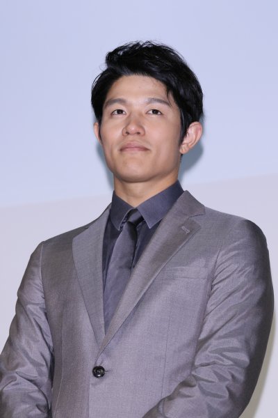 写真 鈴木亮平 井上真央から秘密を明かされあたふたする Newsポストセブン 写真 鈴木亮平 井上真央から秘密を明かされあたふたする Newsポストセブン