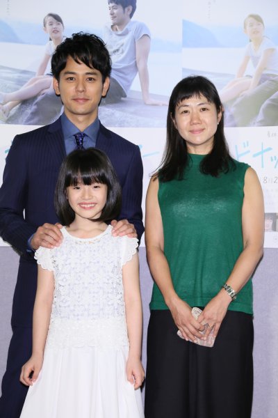 ドラマ『キッドナップ・ツアー』出演の妻夫木聡、豊嶋花と原作者・角田光代氏