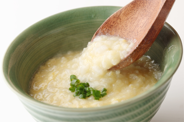 ご飯に水もしくはだし汁を加えたのがおじや