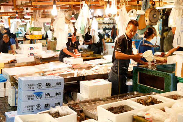 「豊洲では魚買わない」という銀座のミシュラン天ぷら店も