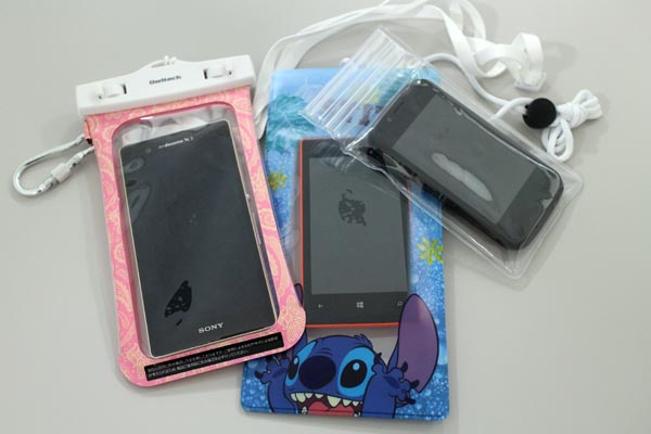 生活シーンにあわせて選べる防水スマホケース