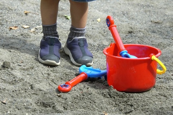 施設の子供が先入観で見られることも（画像はイメージ）