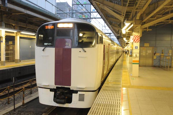 かつて通勤電車だった2階建て車両は現在湘南ライナーなどに