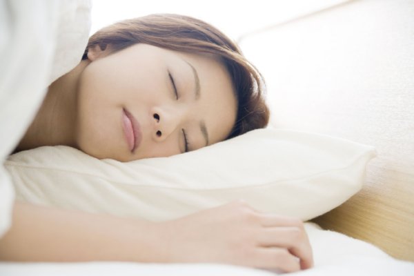 寝苦しい夜の熟睡法を専門家が指南