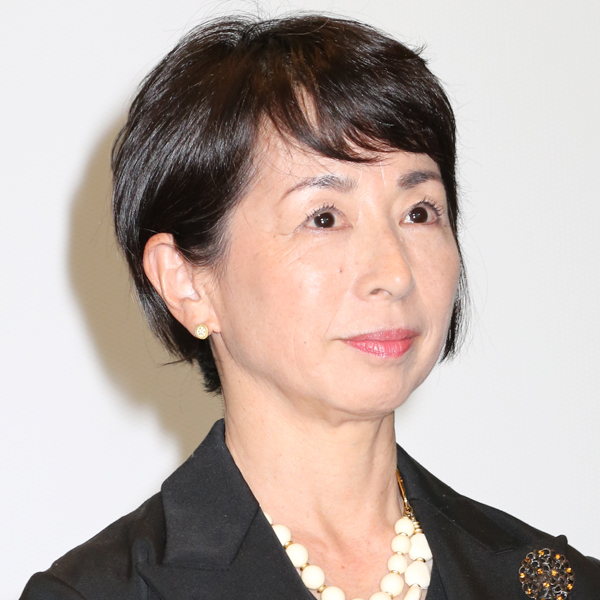 入浴20分前に白髪染めを行うという阿川佐和子