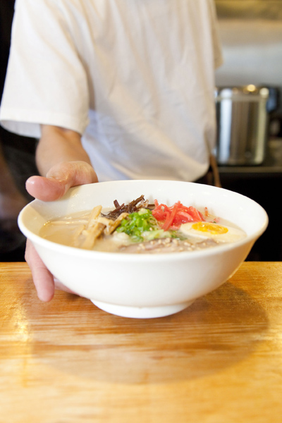 深刻な人材難にあえぐ外食業界（写真：アフロ）