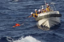 尖閣に侵入する中国漁民は武器を操る「海上民兵」だ