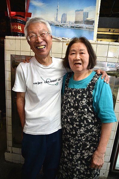 店主夫妻が、やさしく迎えてくれる