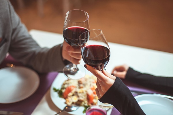 すがってでも結婚してもらうべきだったのか(写真:アフロ)