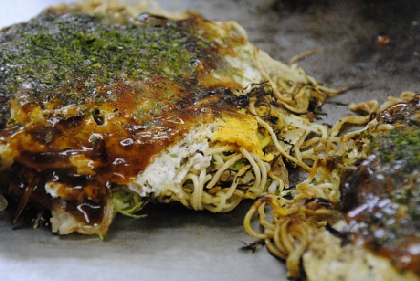 広島人は「お好み焼きの鉄板」か？