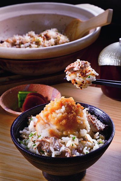 秋刀魚の旨味をたっぷり吸った土鍋ご飯