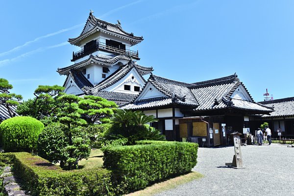 天守と本丸御殿がともに現存する高知城