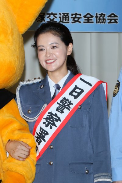警視庁戸塚警察署の一日署長に就任した黒谷友香