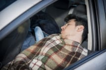 プライバシーを守り、安全&快適に過ごす車中泊テク