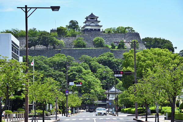 丸亀城は日本一小さな現存木造天守を持つ