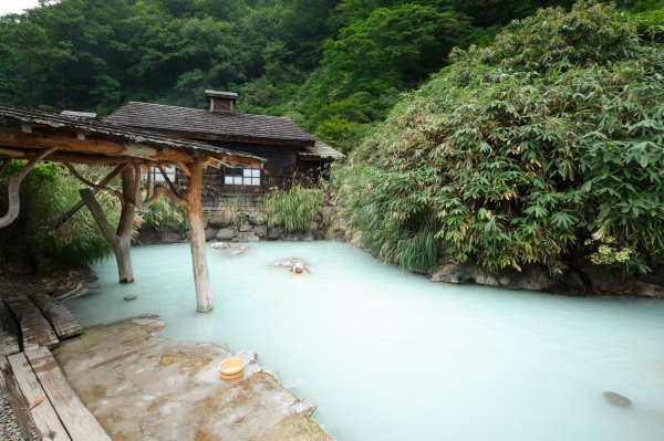 湯治場風情あふれる秋田の名湯が、乳頭温泉郷