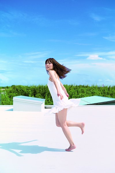 「号泣お天気お姉さん」が大胆グラビア初挑戦