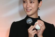 武井咲 子供たちのサプライズに感動の涙